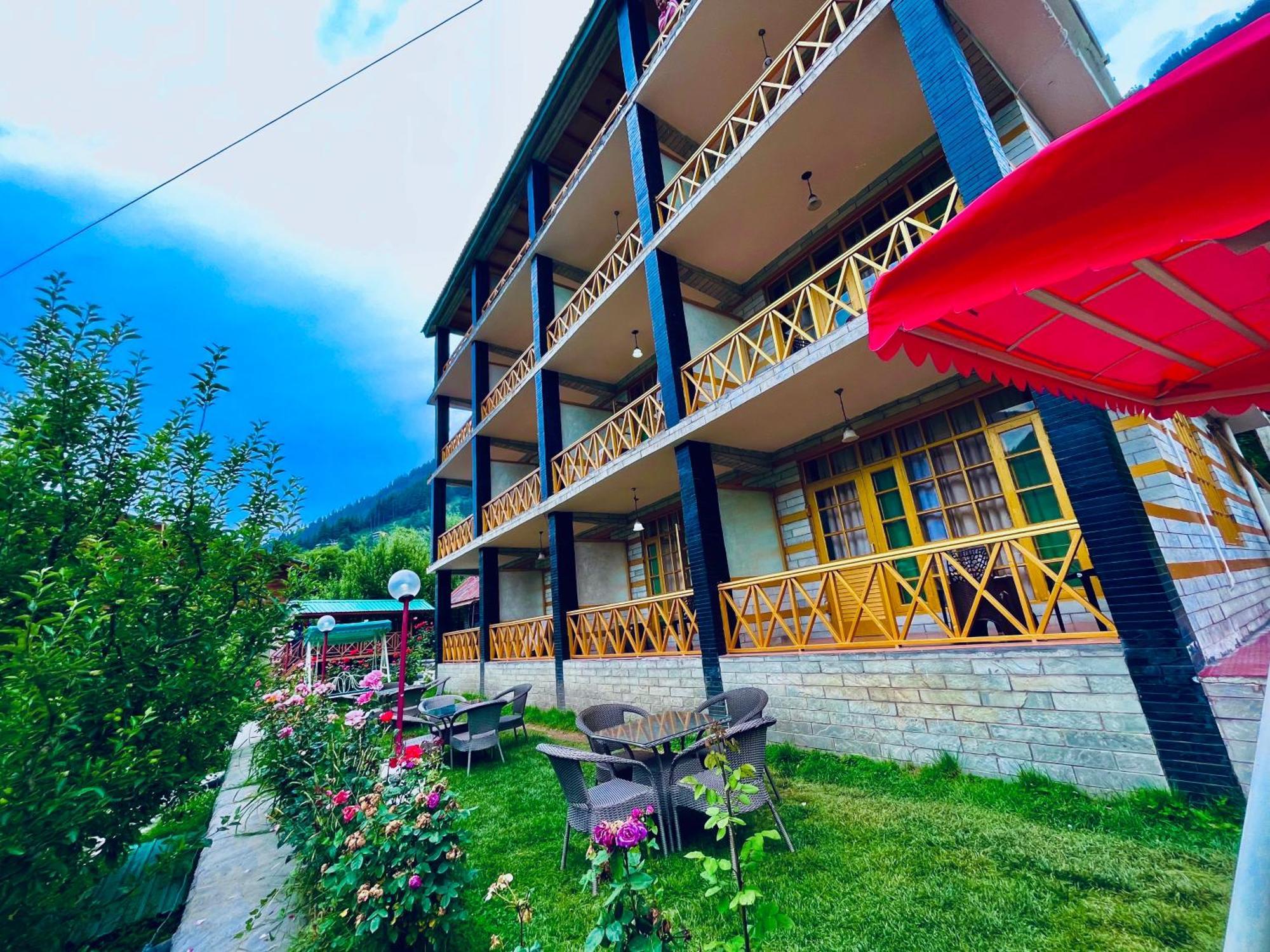Naina Spring Resort, - Away From Hustle 4* Manali (Himachal Pradesh)