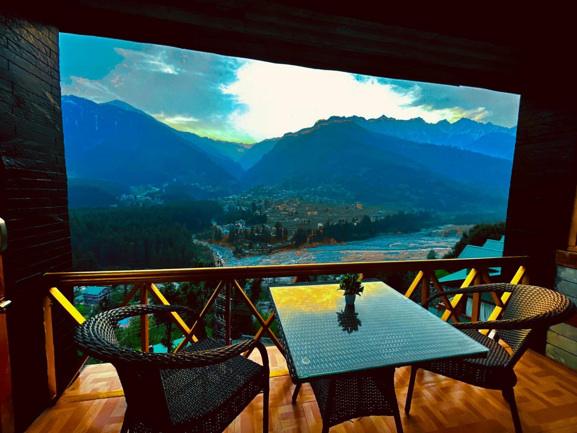 Naina Spring Resort, - Away From Hustle 4* Manali (Himachal Pradesh)